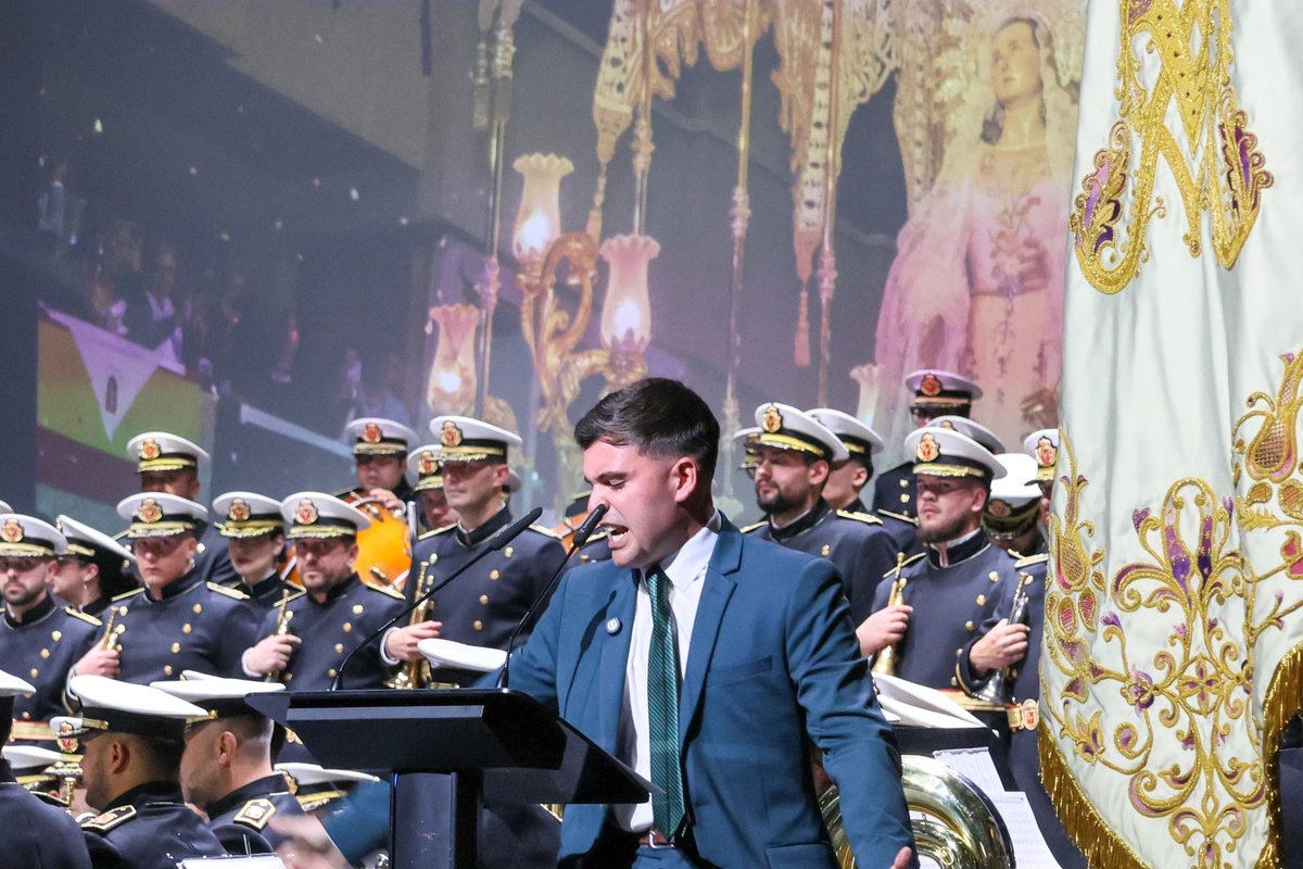 PasoBlanco_3's tweet photo. 🤍 Emoción, y pasión blanca llenaron anoche el Auditorio Margarita Lozano con el concierto  “𝐌𝐮́𝐬𝐢𝐜𝐚 𝐩𝐚𝐫𝐚 𝐥𝐚 𝐕𝐢𝐫𝐠𝐞𝐧 𝐝𝐞 𝐥𝐚 𝐀𝐦𝐚𝐫𝐠𝐮𝐫𝐚”, organizado por nuestra cofradía. https://t.co/1hznQO4qal