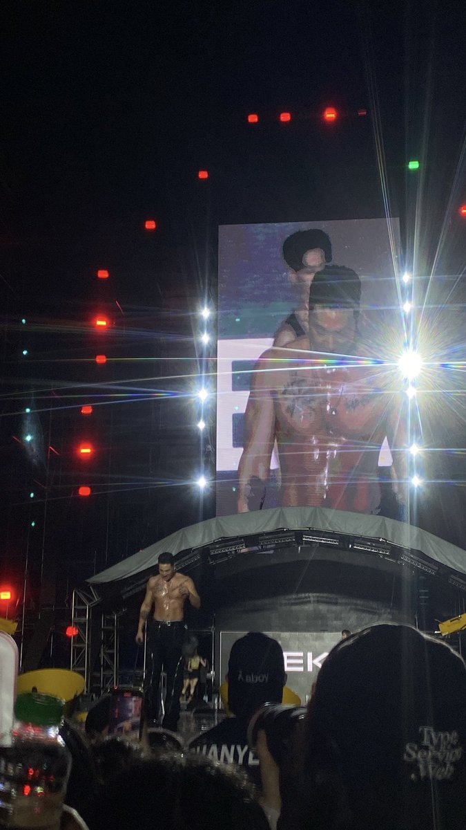 KHIPHOPMNL's tweet photo. BAEKHO heats up the stage! 🔥

event by @Waterbomb_PH 
#WATERBOMB
#WATERBOMB2025
#WATERBOMBMANILA
#WATERBOMBMANILA2025 https://t.co/NEhbZLhSI6