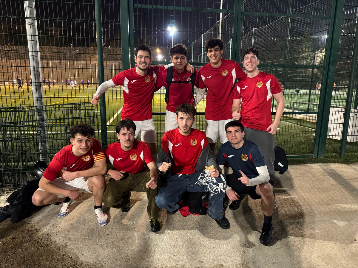 SunionLegends's tweet photo. Foto de l'equip.guanyador de dimecres😉 https://t.co/SHFFTA5NOy