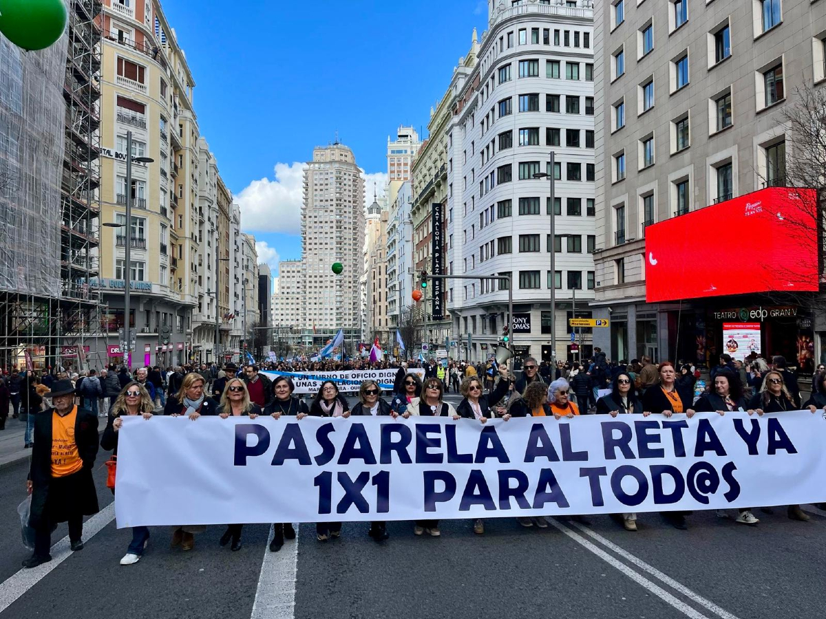 ICAV_abogacia's tweet photo. ❗️🔊El #ICAV se moviliza hoy en Madrid junto a los compañeros/as afectados para reclamar la Pasarela al RETA.

🗣️La abogacía sigue luchando por unas condiciones justas para la profesión. https://t.co/fAPFv8Kaui