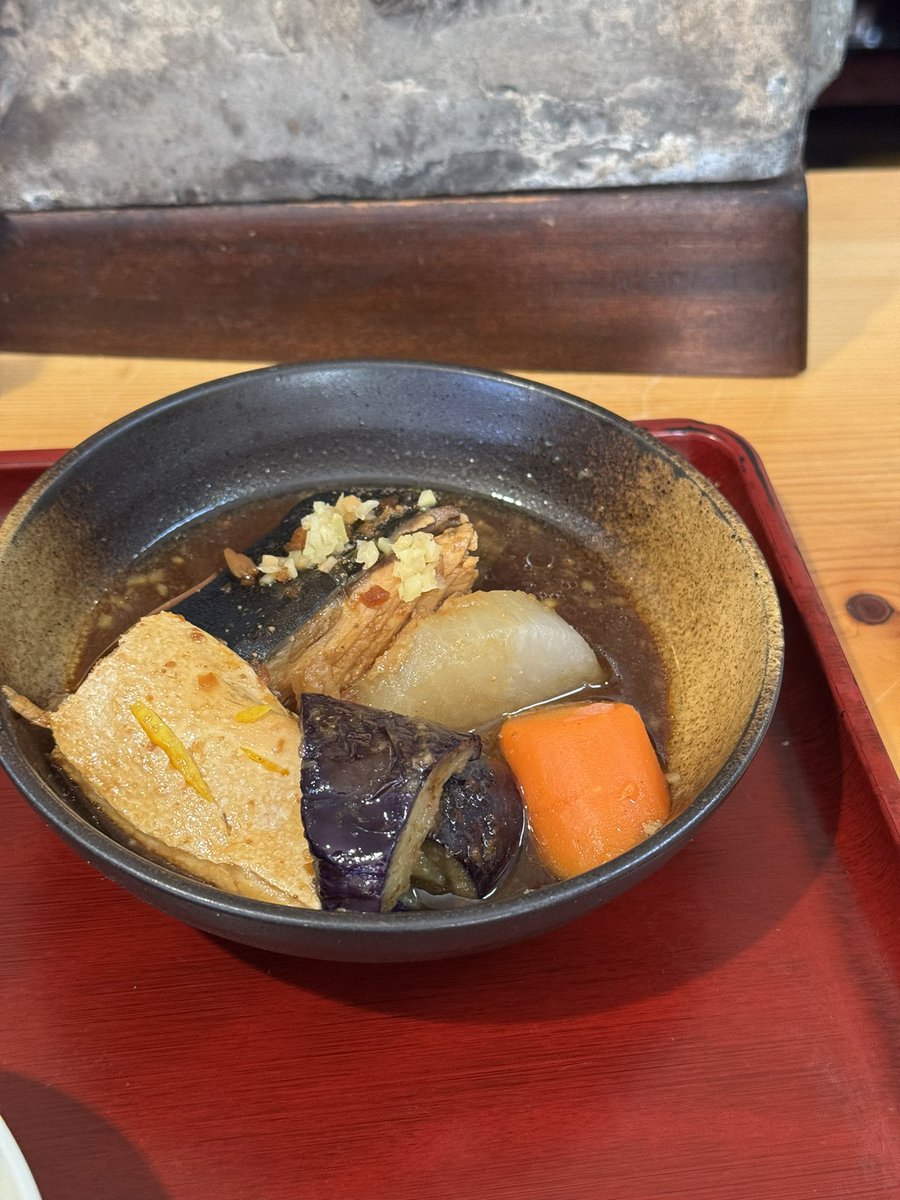 kemoolpotore's tweet photo. 水戸ランチ、整骨院の親父さんに勧められて、元白銀なが坂
日替わり定食900円とお弁当700円の二択のみ！
定食は食べきれないくらい多いと聞いてましたが完食、野菜と肉が揚げたり焼いたり煮込んだりで凄く良き！また来るコレは https://t.co/A1jF2ZbZf1