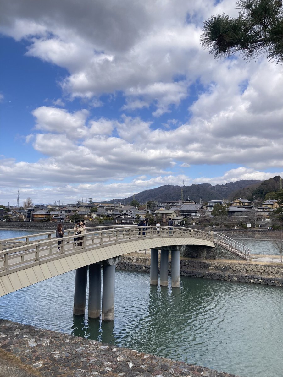 chrissjee's tweet photo. Salah satu bagian Kyoto yang lebih menyenangkan daripada Arashiyama: Uji. Sepi banget 🍃🎐 https://t.co/WccVU7LVxX