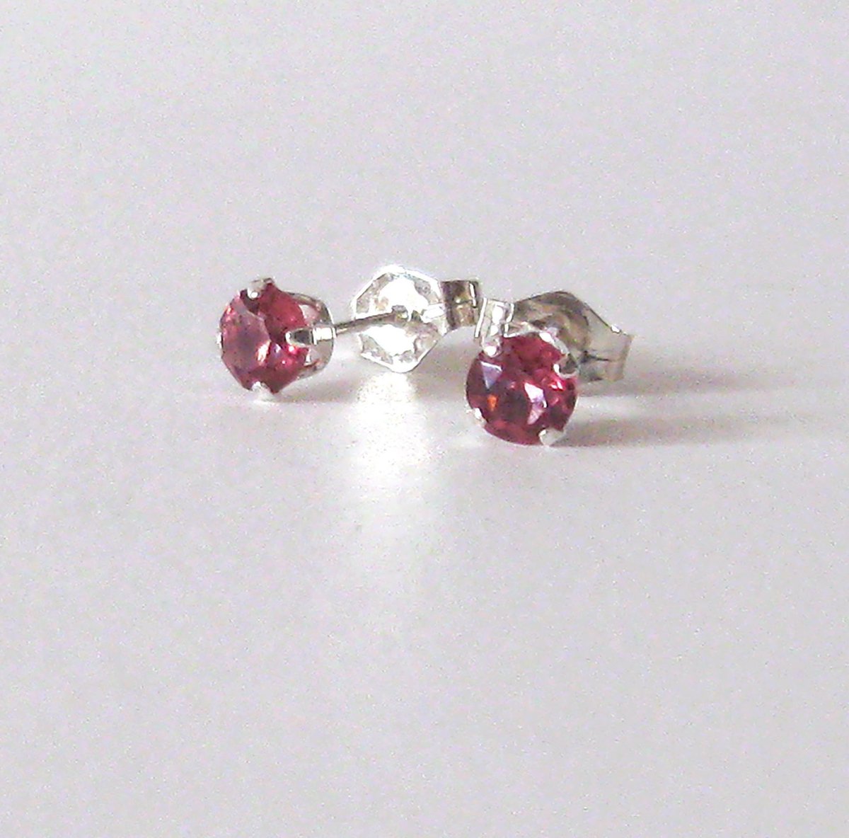 sendinglovegems's tweet image. Rhodolite Garnet 4mm Sterling Silver Studs, 925 Post Earrings, Raspberry Red Gemstone January Birthstone tuppu.net/bae80e49 #SendingLoveGallery #Etsy #EarringStack