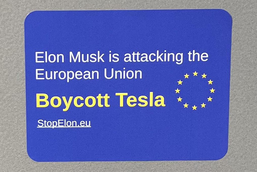 mycountryeurope's tweet photo. "Divide et impera"

The US, Russia and China would like us to be divided so they can manipulate us at their will. We cannot let them. https://t.co/mlI9DZh8hl