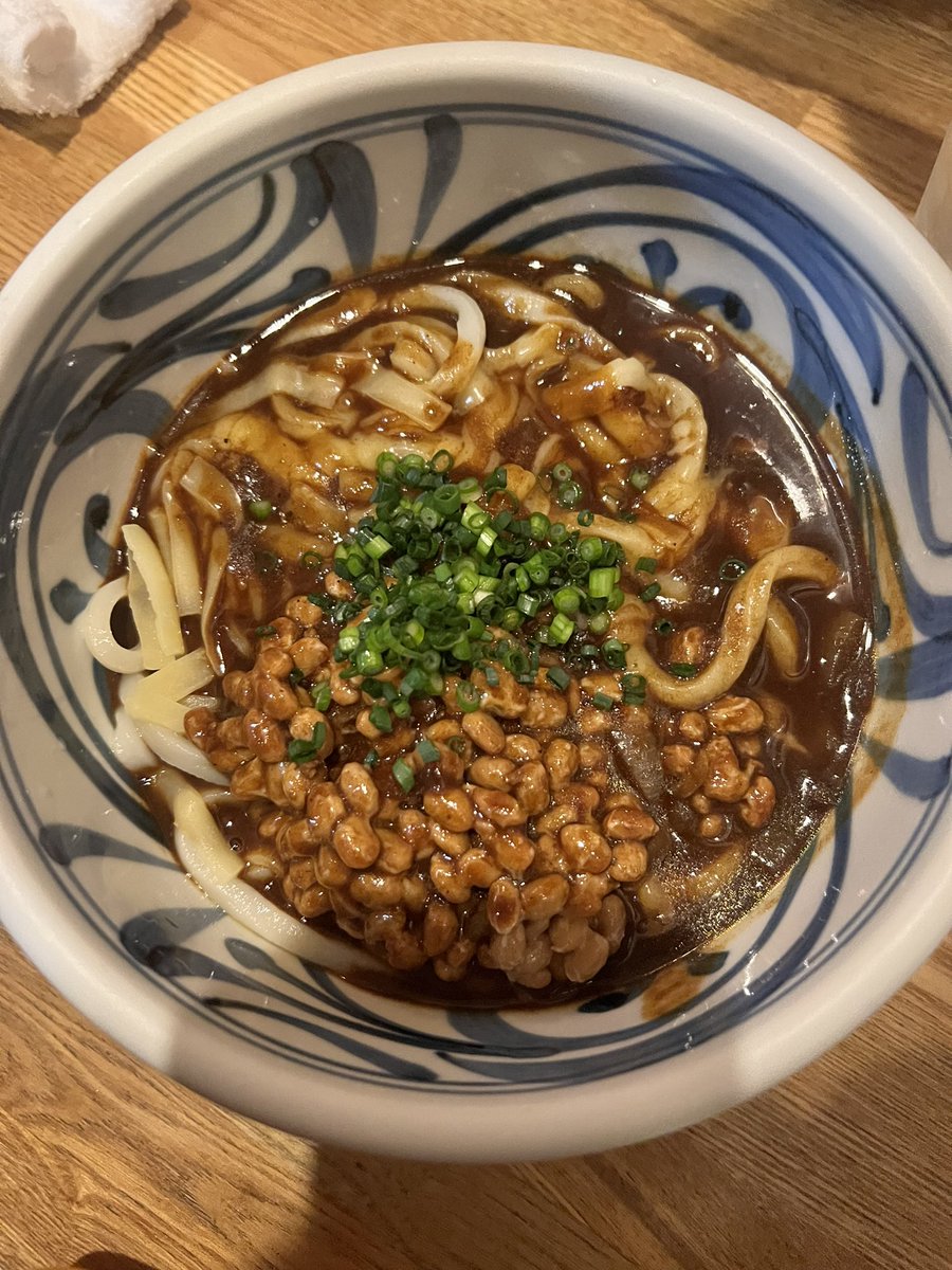 初日高松ありがとうー！！
五右衛門さんにサイン置いてあるから行ってみてー！黒納豆チーズカレーうどんオススメ🍛🧀