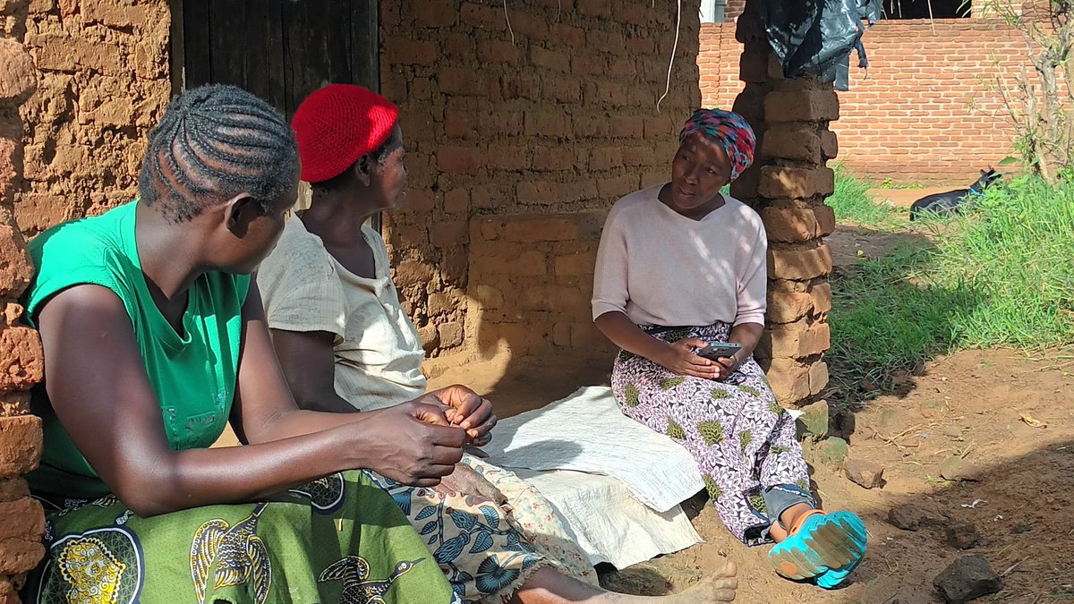 bicomalawi's tweet photo. Enumerators collecting data.
Onchocerciasis MDA coverage survey.
Mwanza District. https://t.co/vKBKTdHcff
