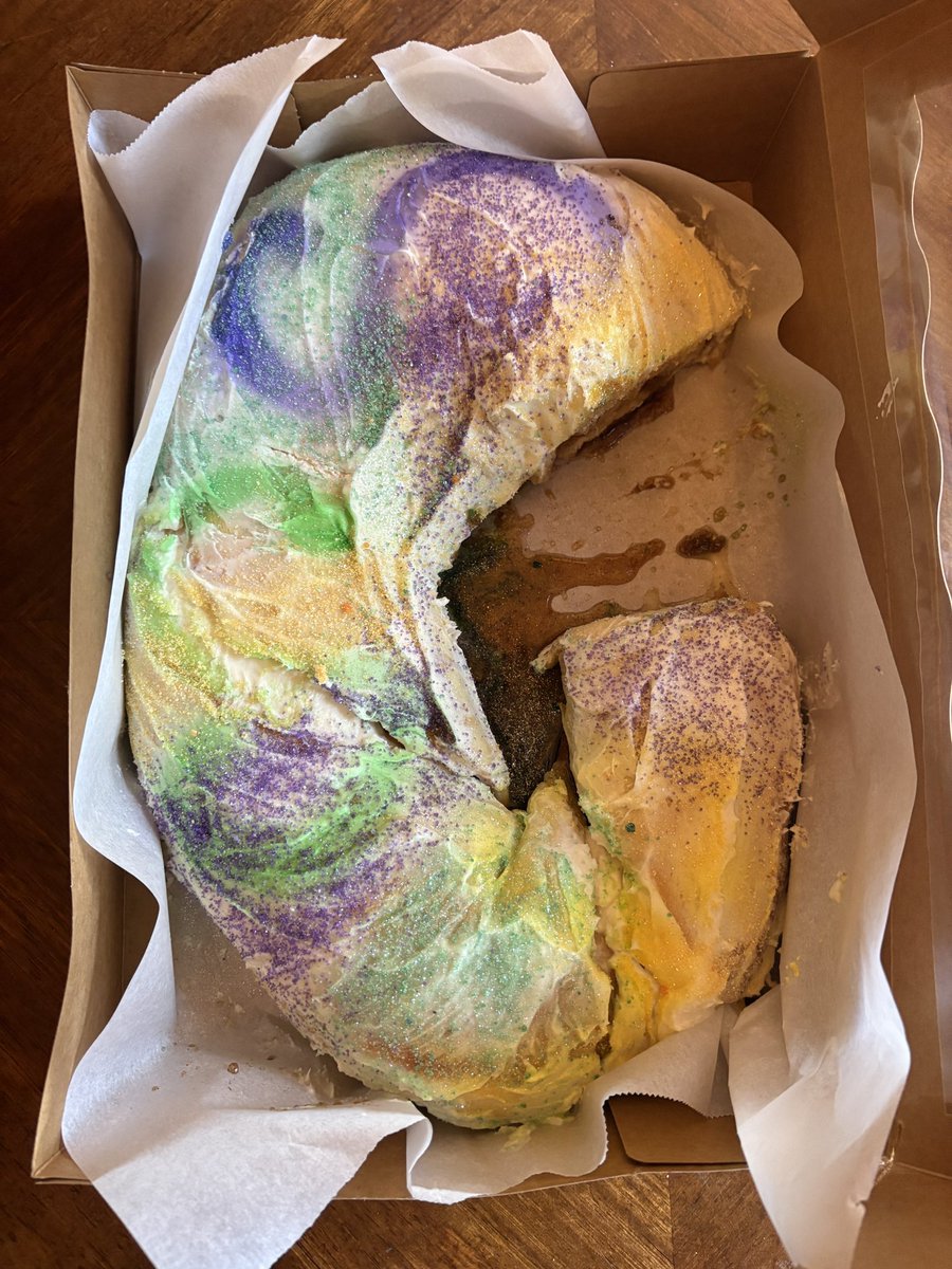 NolaBubble's tweet photo. My obsession with king cake baking produces: Beautiful cakes OR delicious cakes. Never can create one that is both. (This one was delicious). #nolaproblems https://t.co/Y97PgqbTAb