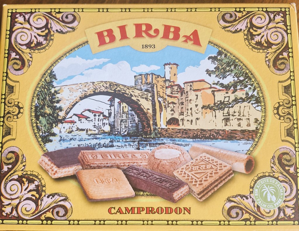 La vostra mare també tenia aquesta capsa de galetes guardada (amagada en el nostre cas) per si "venia algú"? 😅 

Jo la segeixo comprant amb el mateix propòsit 🤭