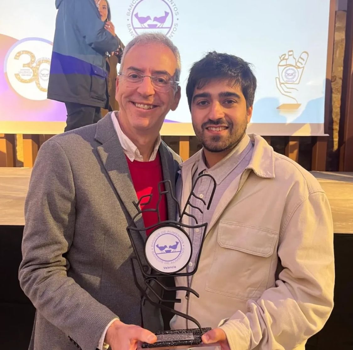 🏆 El programa de <a href="/cuatro/">Cuatro</a> 'Callejeros', Premio al Medio de Comunicación con Vocación Social por su compromiso y solidaridad en la III Edición de los “Premios Humanitarios” que otorga el Banco de Alimentos de Valencia

📹 El director, <a href="/nachomedinatv/">nacho medina</a> y Gonzalo Pulido, cámara del