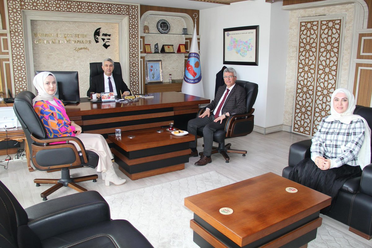 kayserierva38's tweet photo. KAYDEM Başkanı Esra Özmeşe, KAYDEM Yönetim Kurulu Üyeleri S.Esra Ulu ve Mustafa Balaban Kocasinan Kaymakamı İlhan Abay’ı ziyaret etti. https://t.co/gt5X5Liux9