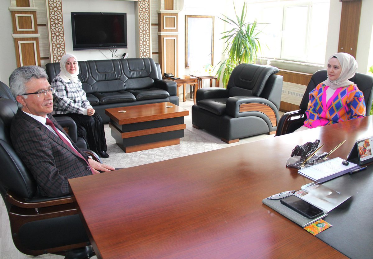 kayserierva38's tweet photo. KAYDEM Başkanı Esra Özmeşe, KAYDEM Yönetim Kurulu Üyeleri S.Esra Ulu ve Mustafa Balaban Kocasinan Kaymakamı İlhan Abay’ı ziyaret etti. https://t.co/gt5X5Liux9