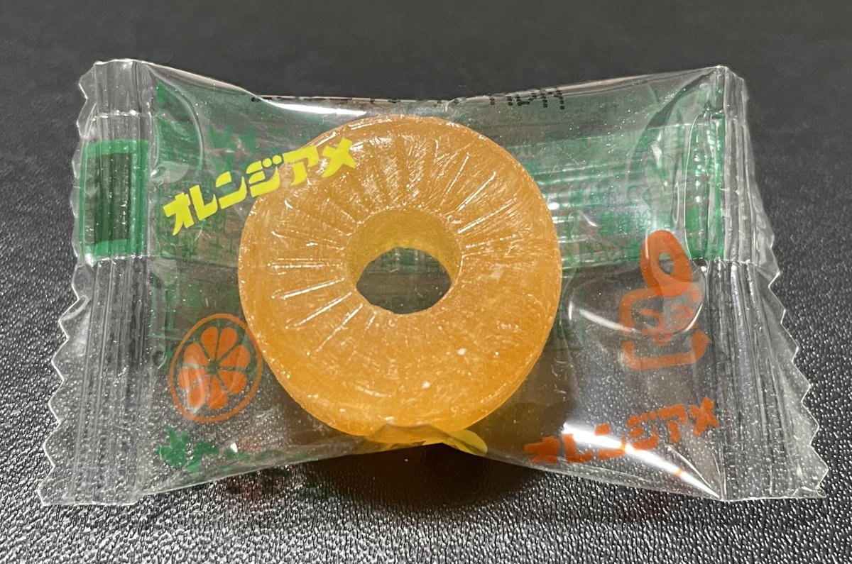 stellar_chaton's tweet image. パインアメが緑色に蛍光することはこの界隈ではたまに話題になりますが、オレンジアメが白く蛍光することはあまり話題になりませんね。