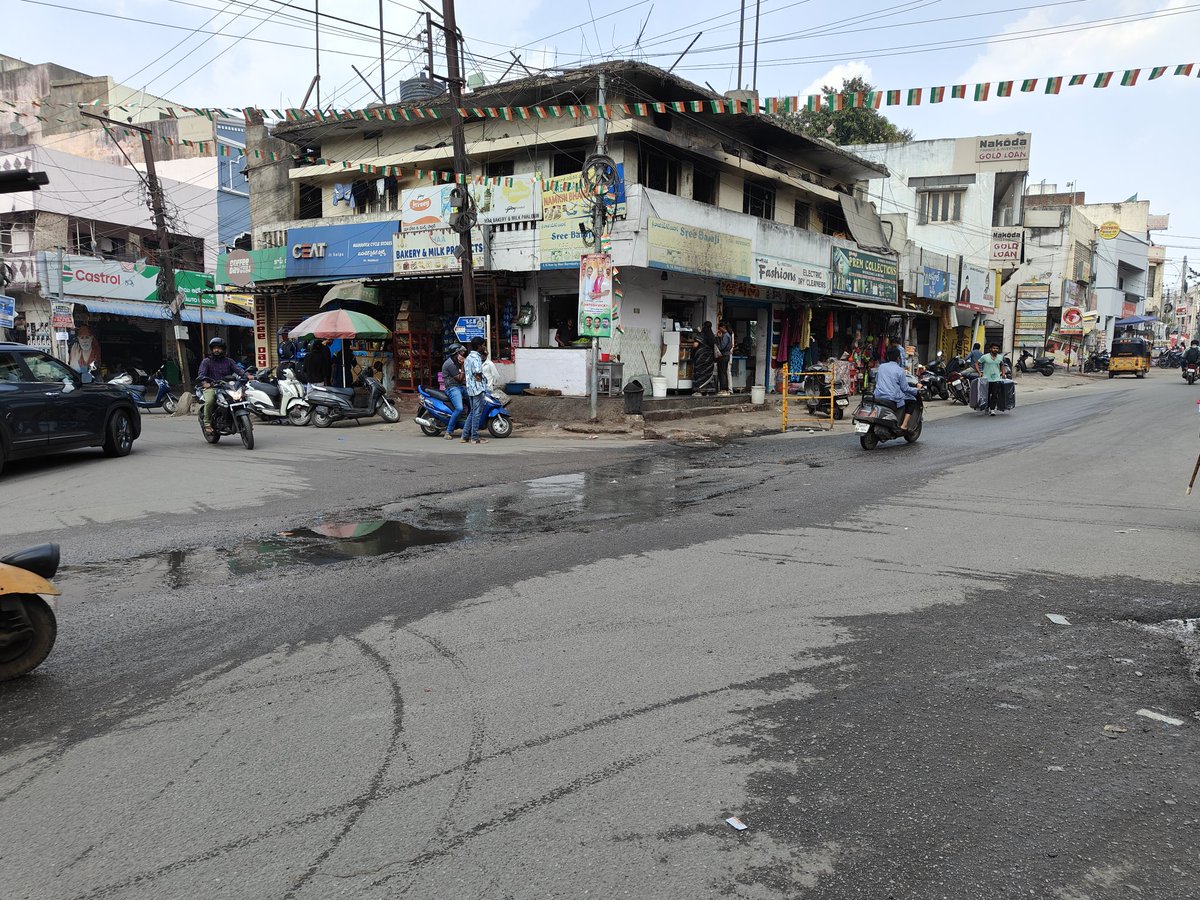 sai_revanthg's tweet photo. @GHMCOnline the manholes are overflowing on the West Marredpally Main road for a few days now.
This was repaired a few weeks ago but recurred again.
&amp; last time when they removed the rubbish from manholes, they kept it on the roads for weeks.
Please resolve this @CommissionrGHMC https://t.co/GSWqsPnotk