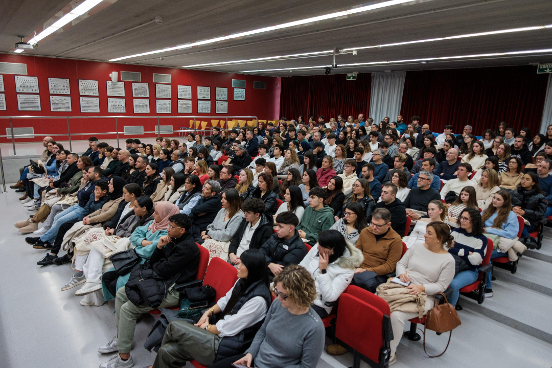 ✨Gràcies a tots els futurs #estudiantsURV i famílies que avui heu vingut a descobrir la nostra #universitat!

🤩Avui hem donat a conèixer la nostra oferta formativa i l'experiència d'estudiar a la #URV, quin goig veure els nostres campus plens de futurs estudiants!