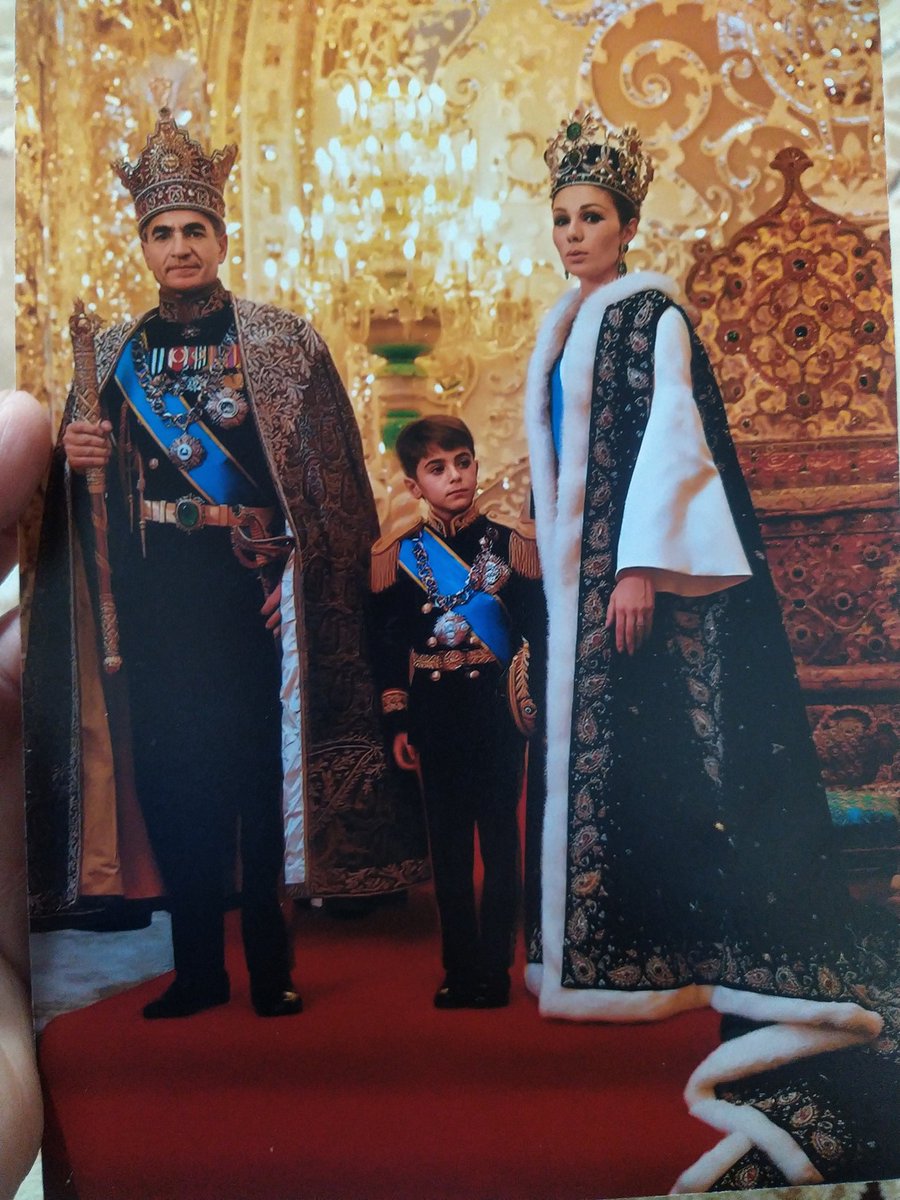 56HEXis1wDSx7vo's tweet image. بهترین خرید امروز دخترم از میدان انقلاب تهران
جانم فدای ایران و شاه.
زنده و جاوید باد خاندان ایران ساز پهلوی.
#KingRezaPahlavi
#جاویدشاه