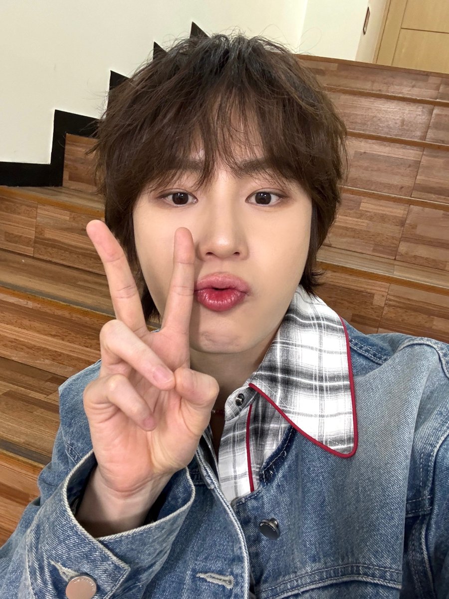 BPM_HSW's tweet image. [#하성운] 📸

Live On 서울 완료☁️

하늘에 구름이 늘 있듯이 떨어질 수 없는 예쁜 시간이었어요🩵 조심히 들어가고 남은 주말도 포근하게 보내요🍀

#HASUNGWOON #LiveOn