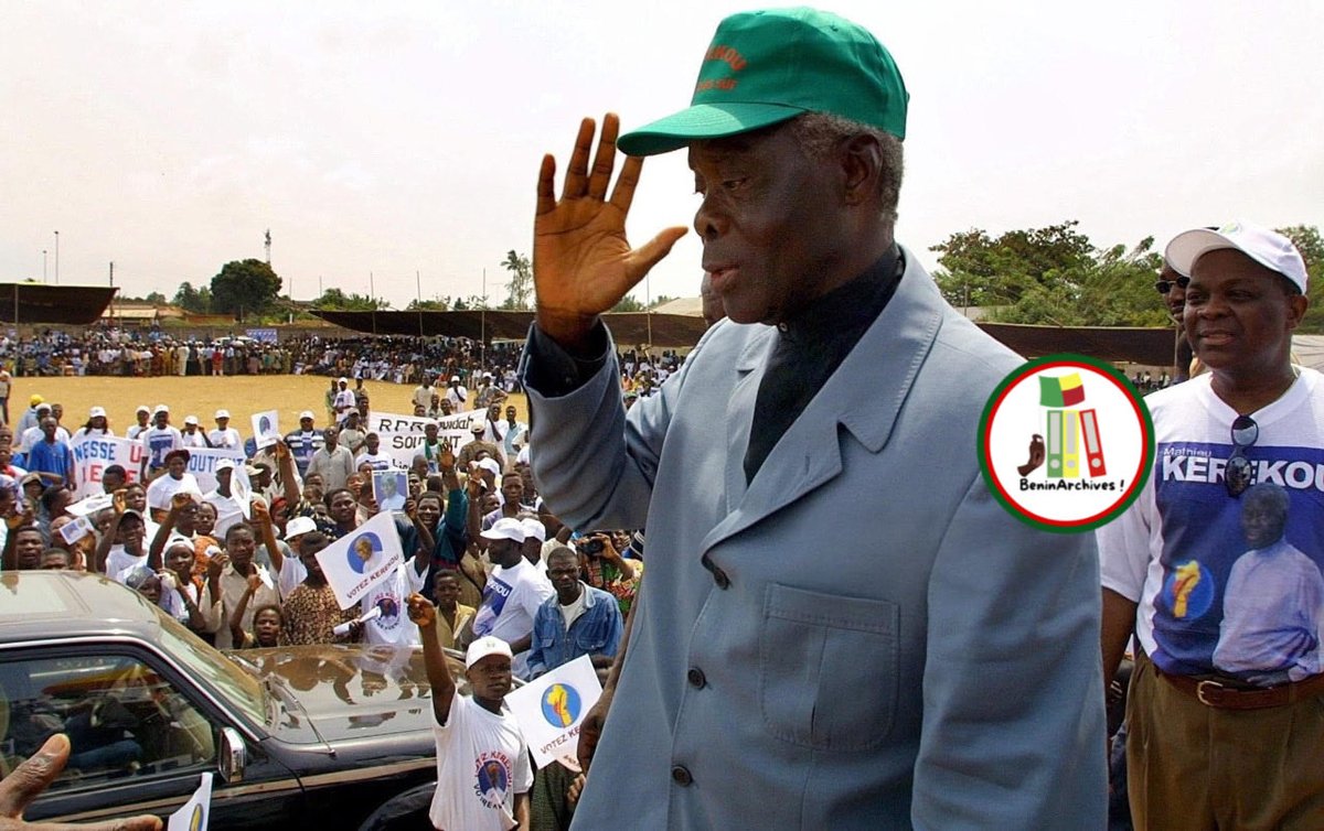 BeninArchives's tweet photo. 📸 𝗔𝗿𝗰𝗵𝗶𝘃𝗲𝘀 : 𝗣𝗵𝗼𝘁𝗼
Ouidah, 2 mars 2001 : Le président sortant du Bénin 🇧🇯, Mathieu Kérékou, salue ses partisans lors d’une réunion électorale à quelques jours du premier tour des élections présidentielles.

#BeninArchives https://t.co/k7h3rNE9Yr