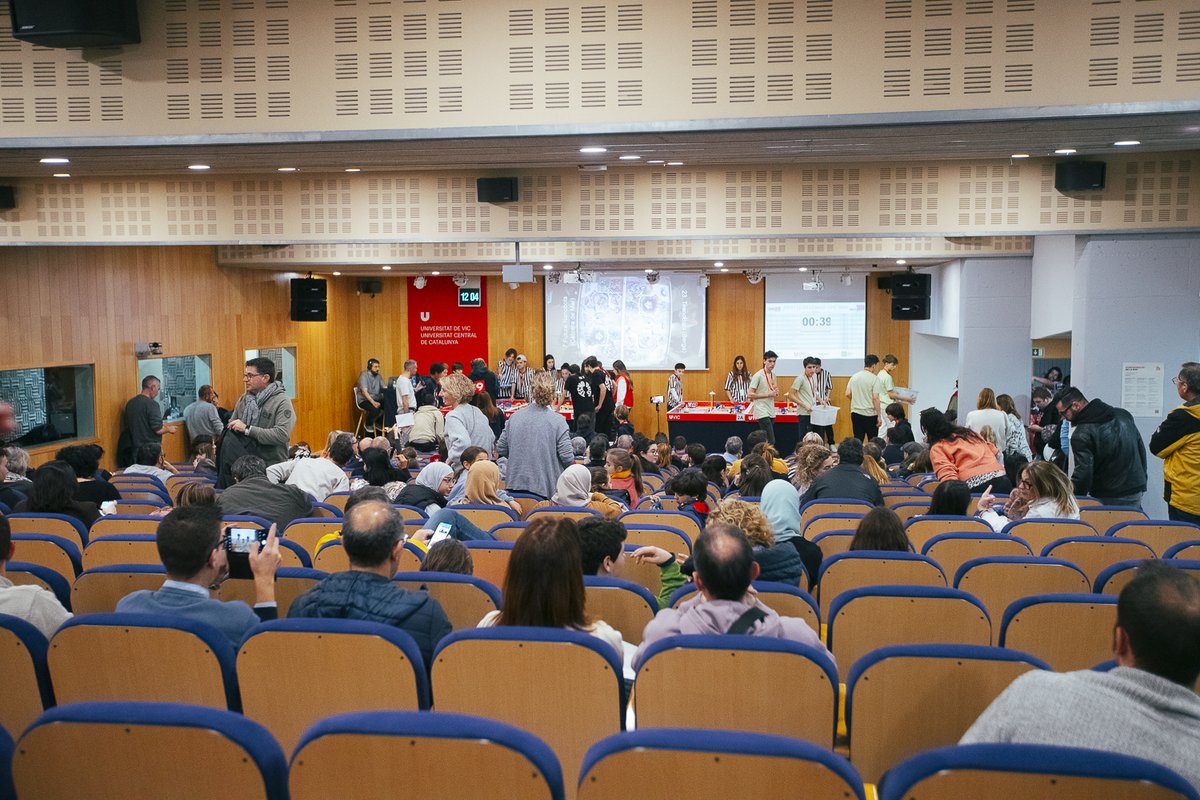 🕹️ Comença la 13a edició de la #FirstLegoLeague a la #UVic_UCC!  

 Avui la <a href="/UVic_FCTE/">Fac. Ciències, Tecnologia i Enginyeries UVic-UCC</a> acull 39 equips vinguts de tota Catalunya i que s’han reunit per passar un dia ple d’emocions, de treball en equip i, sobretot: 

🤖 ROBÒTICA! 🤖