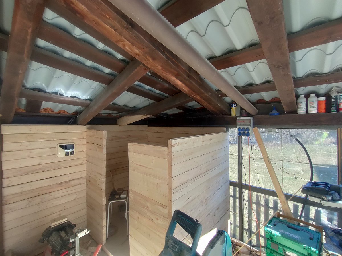 Sauna build is coming along. Next ceiling. π€ https://t.co/wG4sAwGQYx