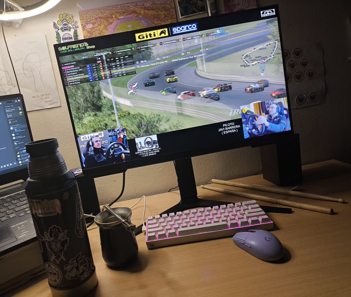 luc4slori's tweet photo. @BarbaJavilon Acompañando a uno de los mejores streamers de iRacing  a altas horas jaja🙏🧉 https://t.co/YrDFC9GUCO