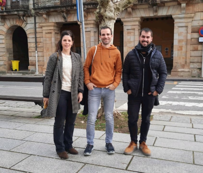 [ALBISTEAK] <a href="/Udalbiltza/">Udalbiltza</a>|ren #GeuretikSortuak bekari esker, astelehenetik aurrera Ataunen izango dugu Eñaut Aiartzaguena komikigilea, gure herriaren #historia eta txokoak ezagutzeko. Lagundu diezaiogun bere lana osatzen!
<a href="/irribarrez/">Eñaut</a>