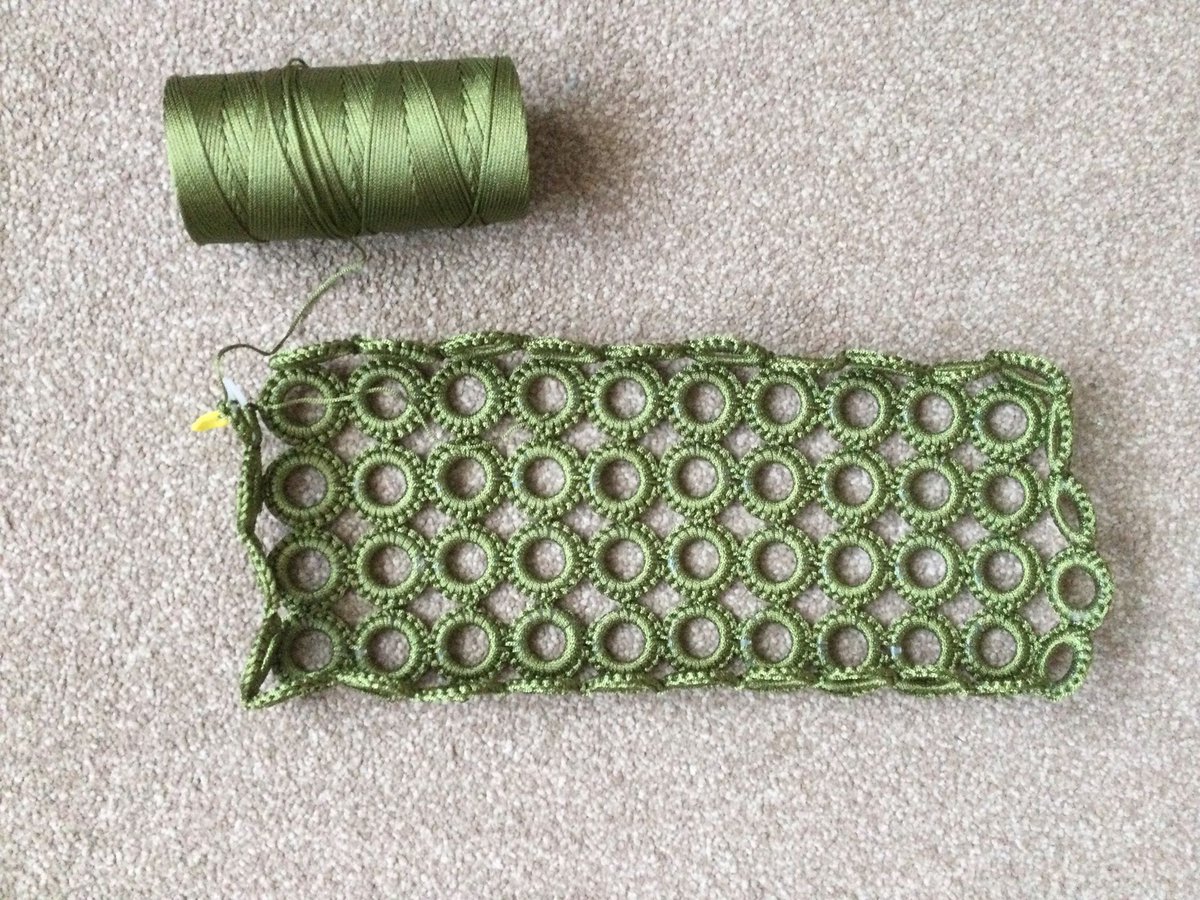 sallyannsews's tweet image. #crochetpark #beebag #crochetbag

I’ve also started two of these - one with each of two classes. 😂