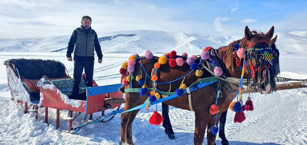 Çıldır Gölü üzerinde -20 derecede Görkemli Hatıralar… ❄️

Etiketimiz, #çıldırgölü ve #otrenardahanagelecek 

<a href="/halktvcomtr/">Halk TV</a>