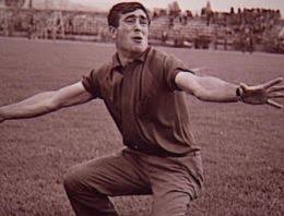 İstanbul'un hegemonyasını yıkmak için yola çıkan #AmigoOrhan ve arkadaşlarının emanetçileri olarak başımız dik bu bayrağı taşıdık. İstanbul dükalığının tahtını sallayan Tribün kültürünü Türkiye'ye kazandıran bir neslin devamı olmak ve bunun yolbaşçılığını yapmak onun bıraktığı