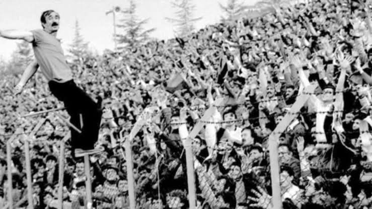 bayrağı çok daha yukarılara taşımak bizlere nasip oldu ve Amigo Orhan efsanesini tanımak onun mücadelesini yukarı taşımak bizim için onurdu. Cesur ve öncü bir duruşun temsilcileri olarak Türkiye'nin en iyi tribünü olarak yıllarca bu duruşu gösteren