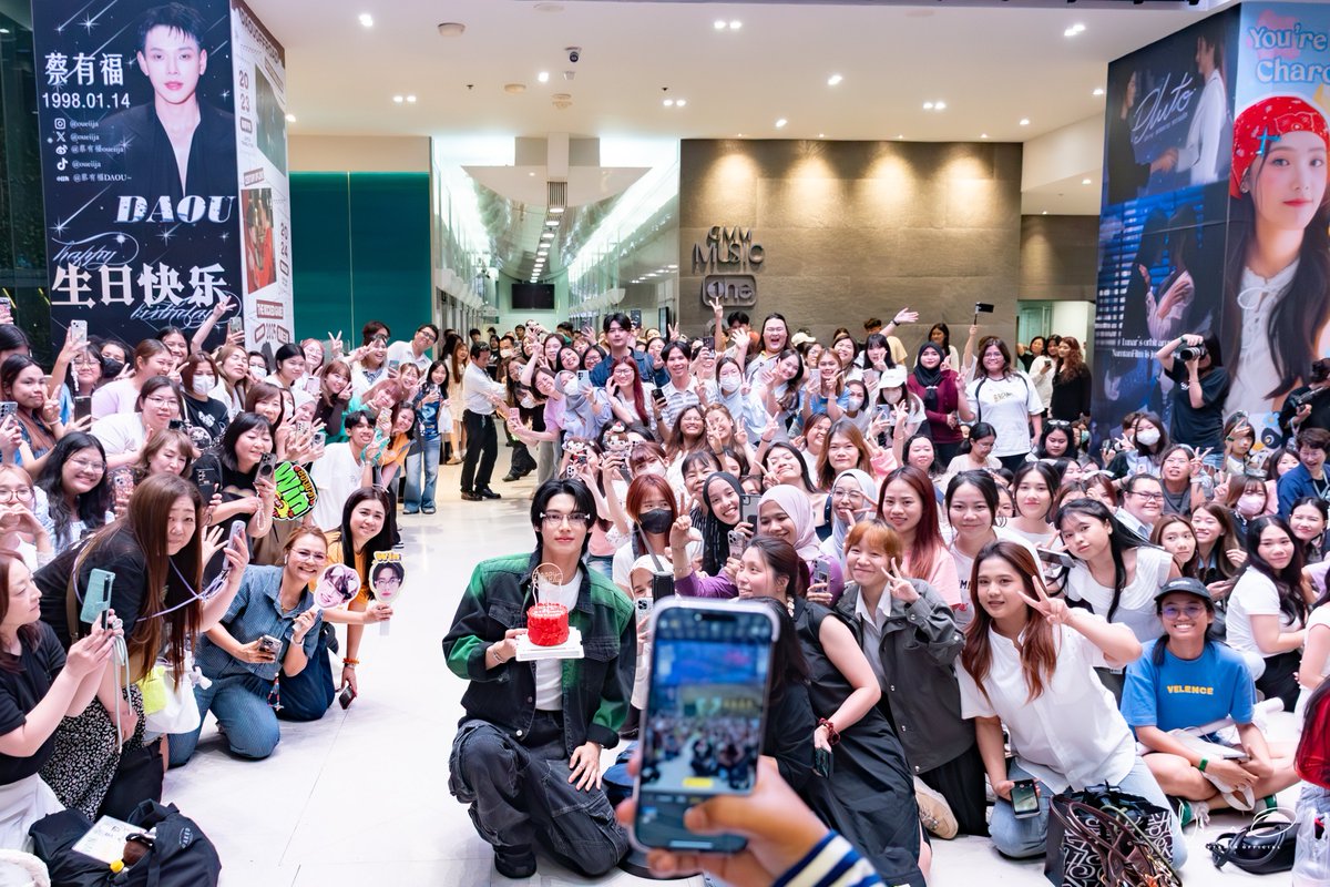 WinmetawinO's tweet photo. “ตรงนี้เป็นพาร์ท Family ของผม” - วิน เมธวิน 21.02.2025

WIN THE 26TH CHAPTER

#WishesWinWith26th 
#winmetawin️ @winmetawin 
#snowballpower https://t.co/DAeIiddSZw