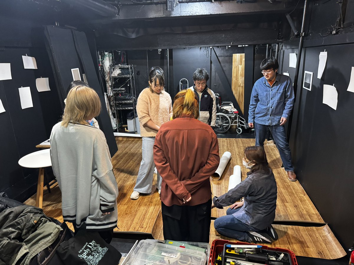 ginsbar's tweet image. 本日舞台、照明仕込み
新人説明会です