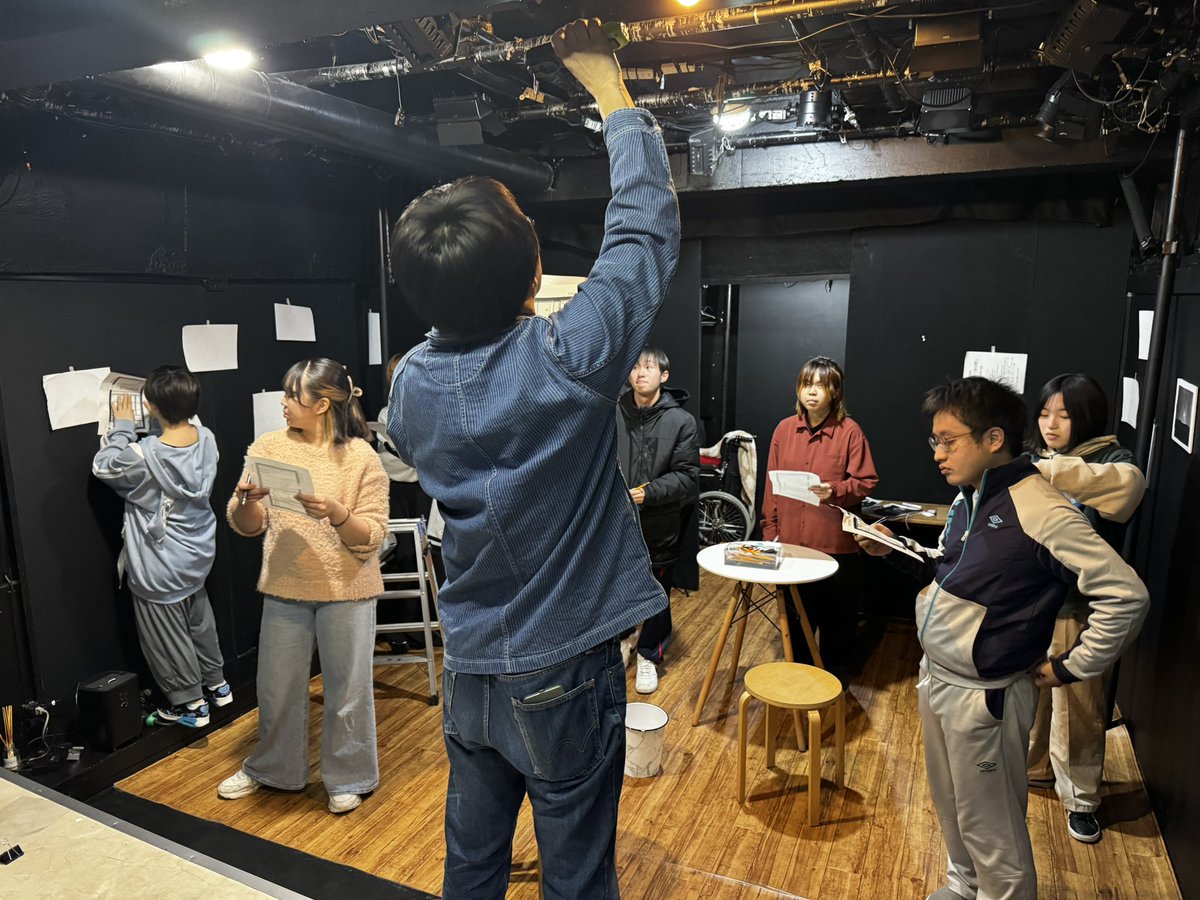 ginsbar's tweet image. 本日舞台、照明仕込み
新人説明会です