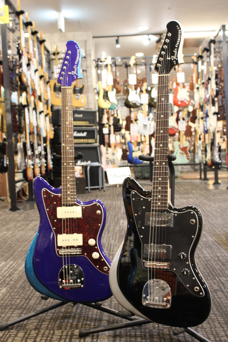 tenjin_kurosawa's tweet image. 【Fender新商品入荷！】
Fender Made in Japan Limited Starmaster

70年代に登場したStarcasterの特徴的なヘッドシェイプとJazzmasterのボディを融合した新しいデザインのモデルです。

当店ではBlackとJupiter Blueの二本が入荷です！

#Fender #エレキギター #Starmaster