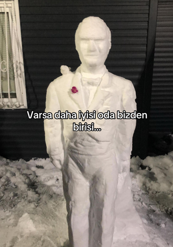 Ordu'da bir genç kardan Atatürk yaptı.