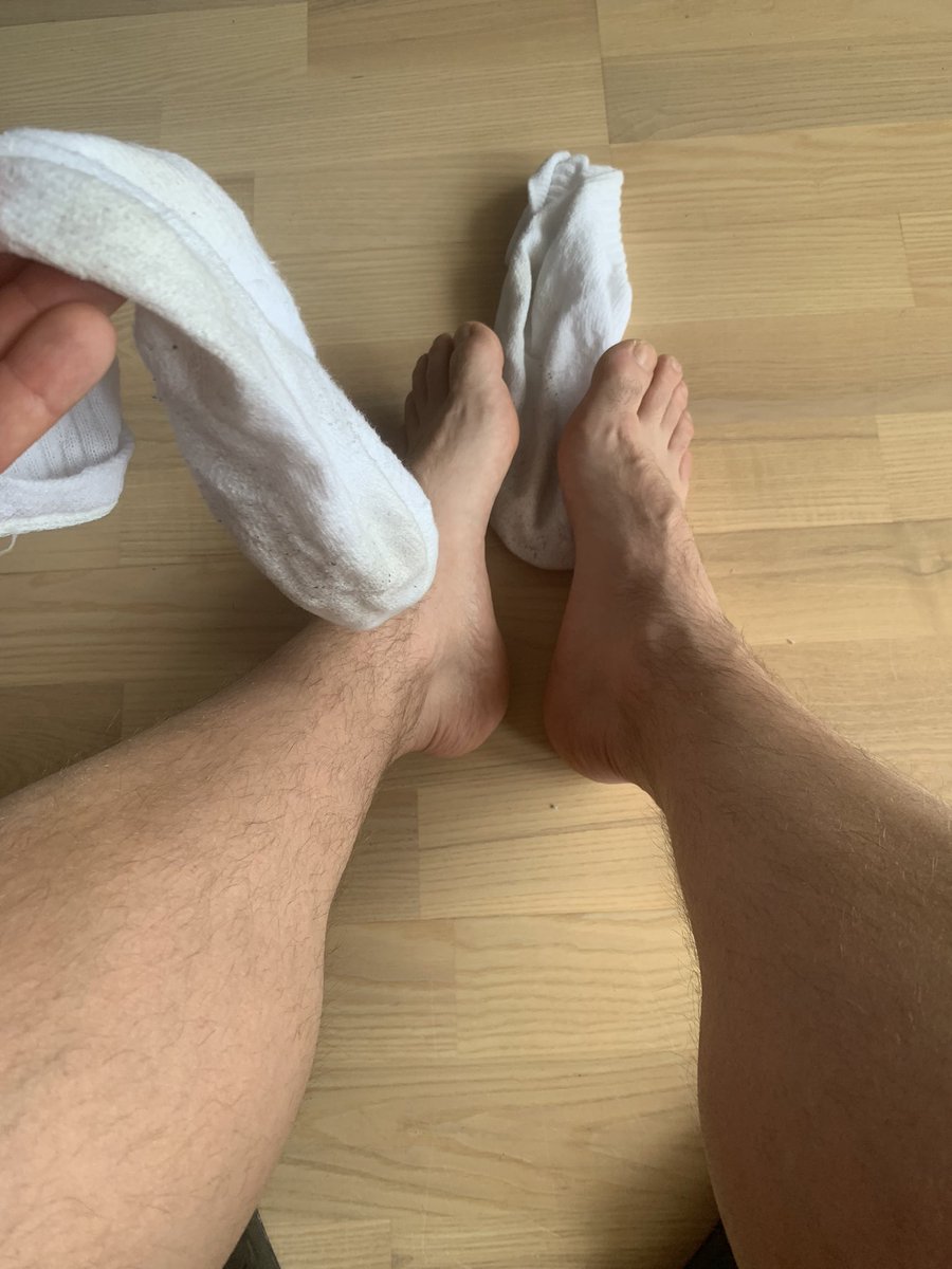 88_Master_K's tweet photo. Skarpetki po treningu. Który frajer chce powąchać i wyprać w pysku? https://t.co/bqoHNGue02
