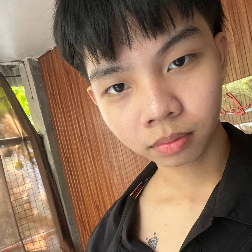 minwonrizz's tweet image. “thank god you’re not a photocard” selfies