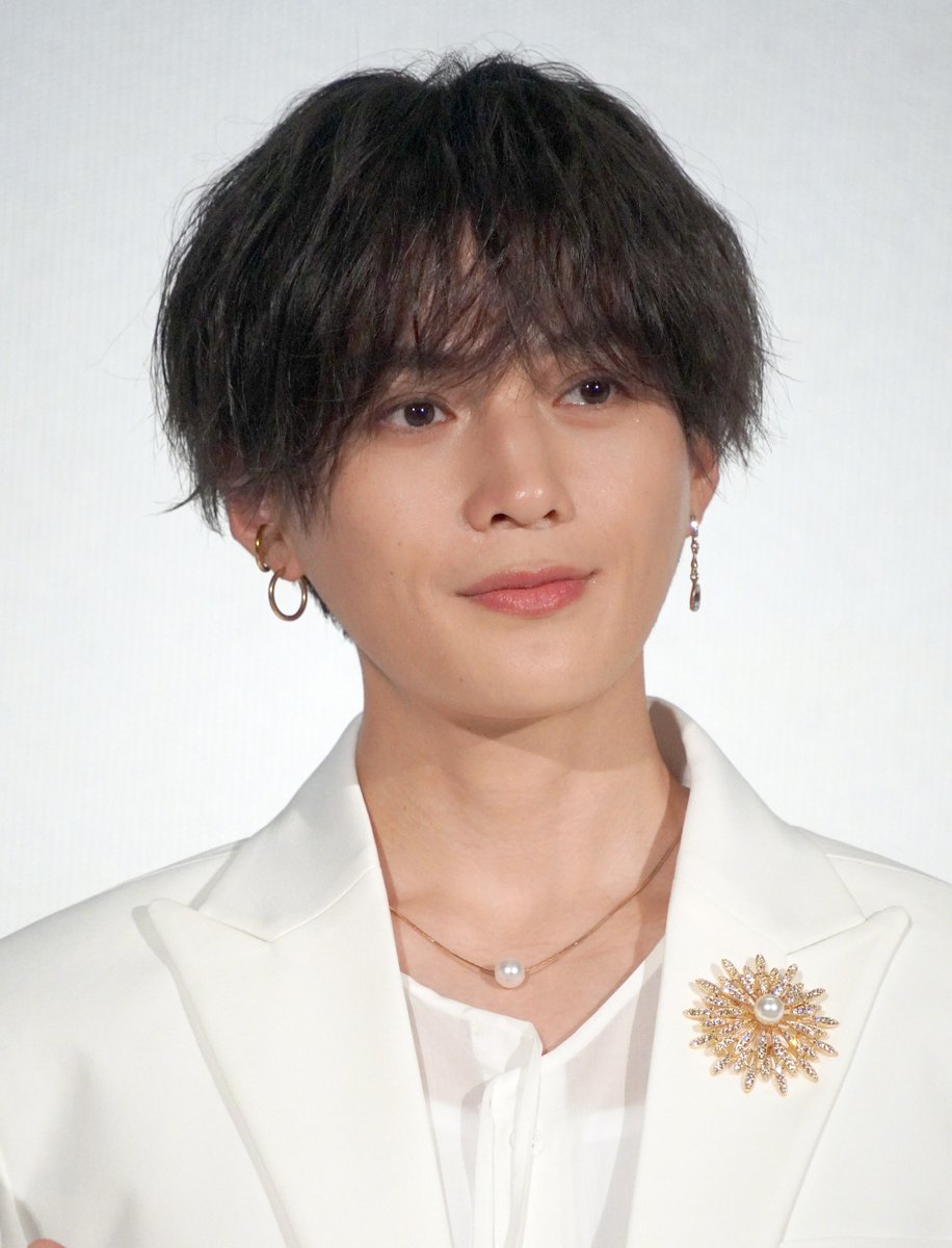 oricon's tweet image. 『僕らは人生で一回だけ魔法が使える』公開記念舞台あいさつ📸

八木勇征、撮影で自転車が故障💦
「一撃でタイヤがグニャって」

🔻井上祐貴と2人乗りのシーン回想
oricon.co.jp/news/2370549/?…

 #八木勇征 #井上祐貴 #ぼくまほ #映画ぼくまほ @bokumaho_movie