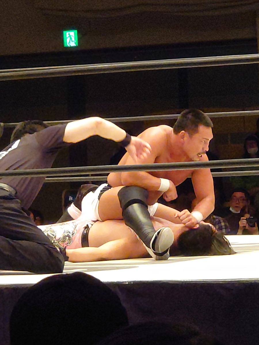 V5lKponpvGICVfn's tweet image. 今日のベストバウトはコレ‼️
#THawk vs #中嶋勝彦

T-Hawkの逆水平。
中嶋勝彦の蹴り。
どっちも大好きな攻撃で大興奮🥹

#GLEAT