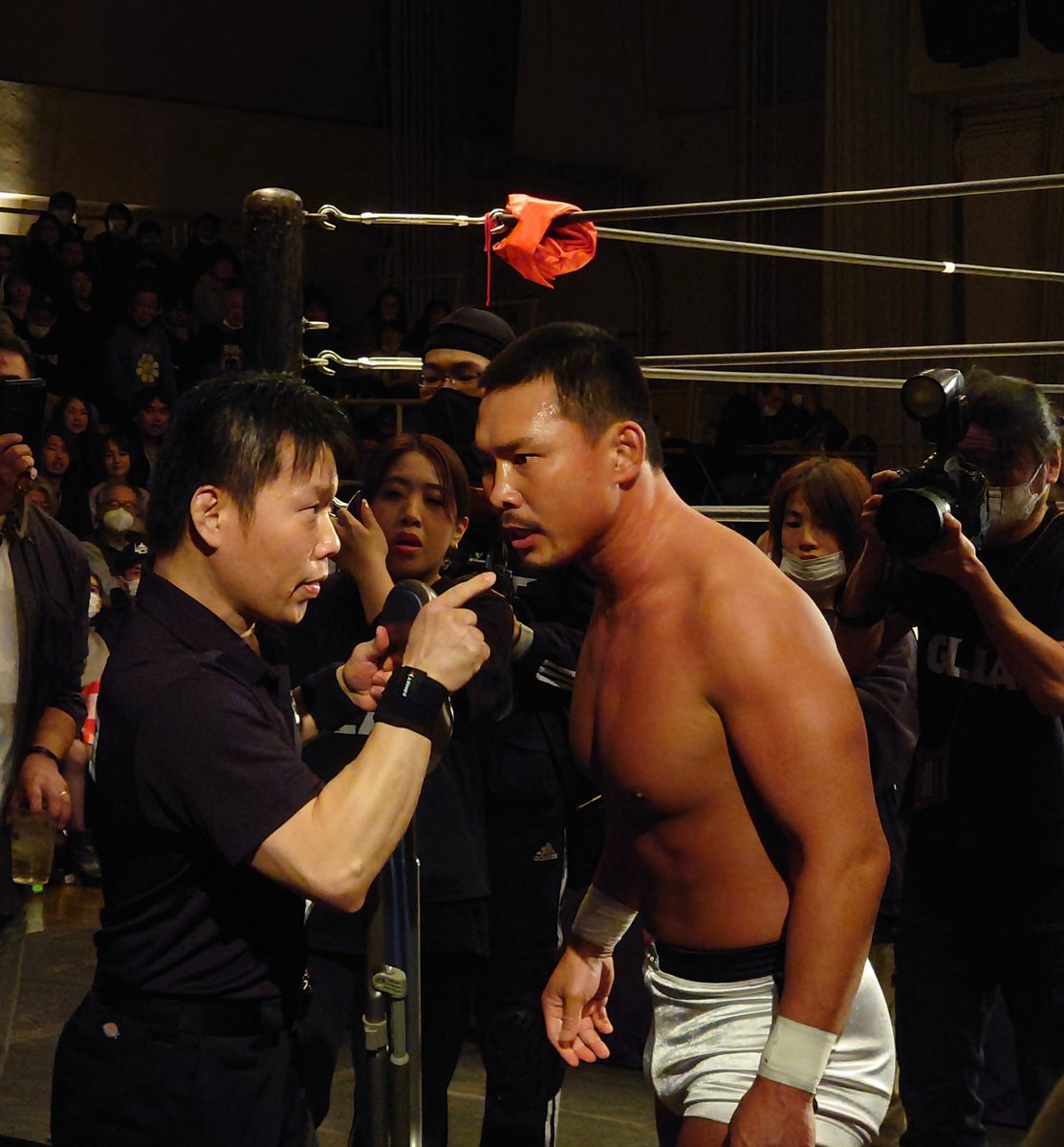 V5lKponpvGICVfn's tweet image. 今日のベストバウトはコレ‼️
#THawk vs #中嶋勝彦

T-Hawkの逆水平。
中嶋勝彦の蹴り。
どっちも大好きな攻撃で大興奮🥹

#GLEAT