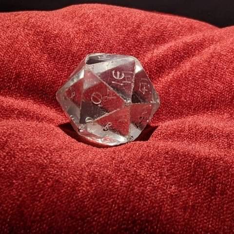 DavidTebras's tweet photo. Un D20. Un dado de cristal de 20 caras de 2000 años de antigüedad utilizado para adivinar en el Imperio Romano.
Se conserva en el Museo Británico. https://t.co/vWuEYx7f0j