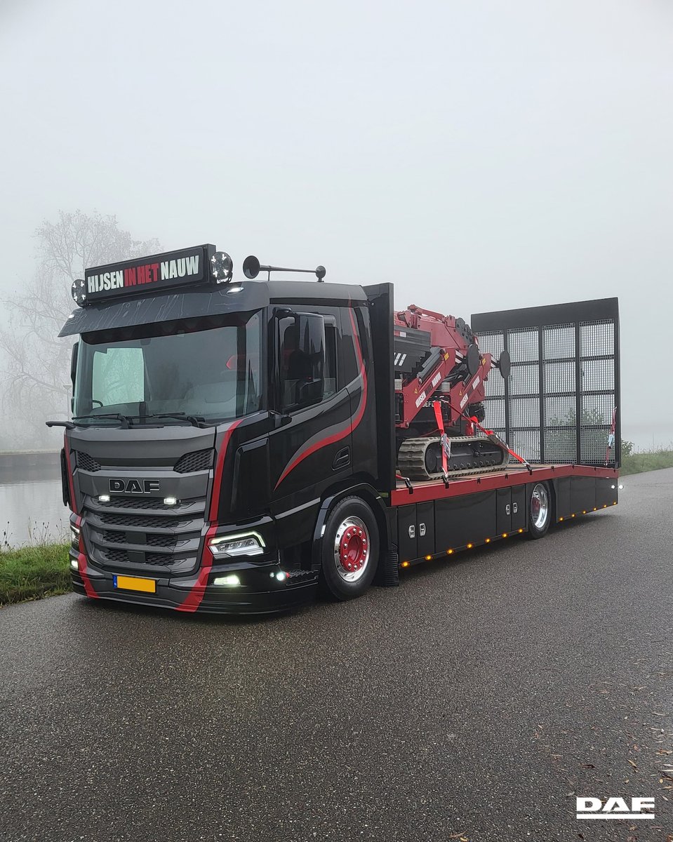 DAFTrucksUK's tweet photo. A misty morning for this DAF XD Low Deck. 🌫️

📸 Hijsen in het Nauw, The Netherlands

#Morning #Trucks #DAFXD #LowDeck https://t.co/nndXMbAQL6
