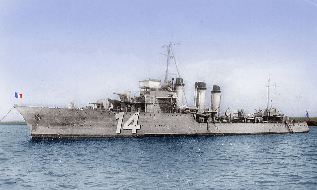 NavalEncyclope1's tweet photo. New cycle: French ww2 Destroyers. The Bourrasque class is a series of 12 "torpilleurs" of the French Navy FY1923, known also as the “1,500 tons” and “three pipes” https://t.co/JQk0GKpFPJ #frenchnavy #marinenationale #destroyer #contretorpilleur #ww2 #interwar #operationtorch https://t.co/sW0CAJLdQA