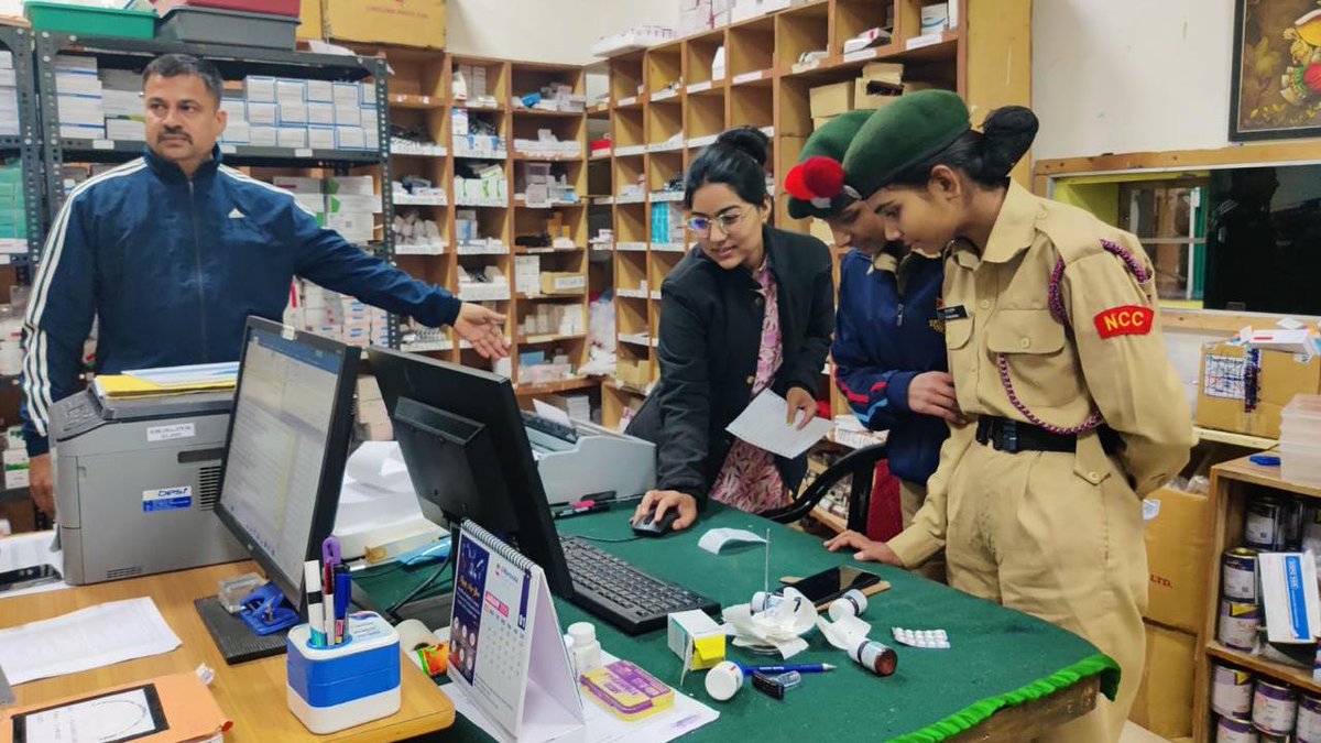 IaSouthern's tweet image. ‘Nurturing Care and Compassion’
#APS_Devlali

Kudos to the students of Army Public School, #Devlali, for showing kindness and dedication through their volunteer work at #ECHS under the #Sparsh program. Through their #Asha_Milap activities twice a week, they are making a…