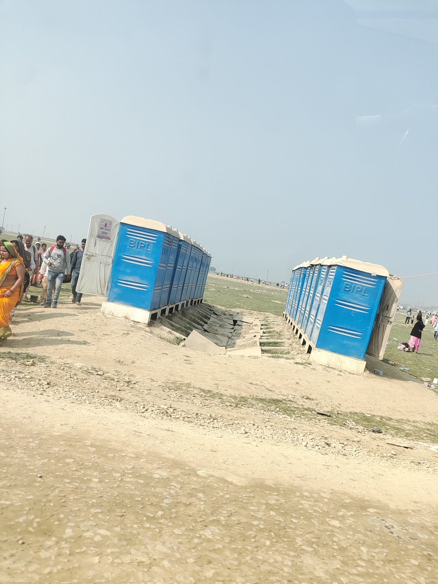 sp45944's tweet photo. @myogiadityanath @MahaaKumbh @AnityaKr @DM_PRAYAGRAJ @PrayagrajKumbh @prayagraj_pol मान्यवर महाकुंभ  में आ कर स्नान करने का सौभाग्य मिला। परन्तु आम जनता पार्किंग एवं जनसुविधाओं की दयनीय स्थिति देखकर आपको अवगत करवा रहे हैं। गंगा जी के बेला कछार रेतीले एरिया में बहुत खराब स्थिति है https://t.co/3hopM1be9B