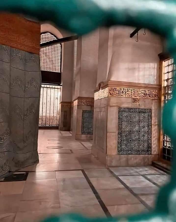 Yun to sab unhiﷺ ka hai par dil ki agar poocho

Yeh toote hue dil hi khaas unkiﷺ kamai hai
ﷺ

Sunte hain ki mehshar mein sirf unki  rasai haiﷺ