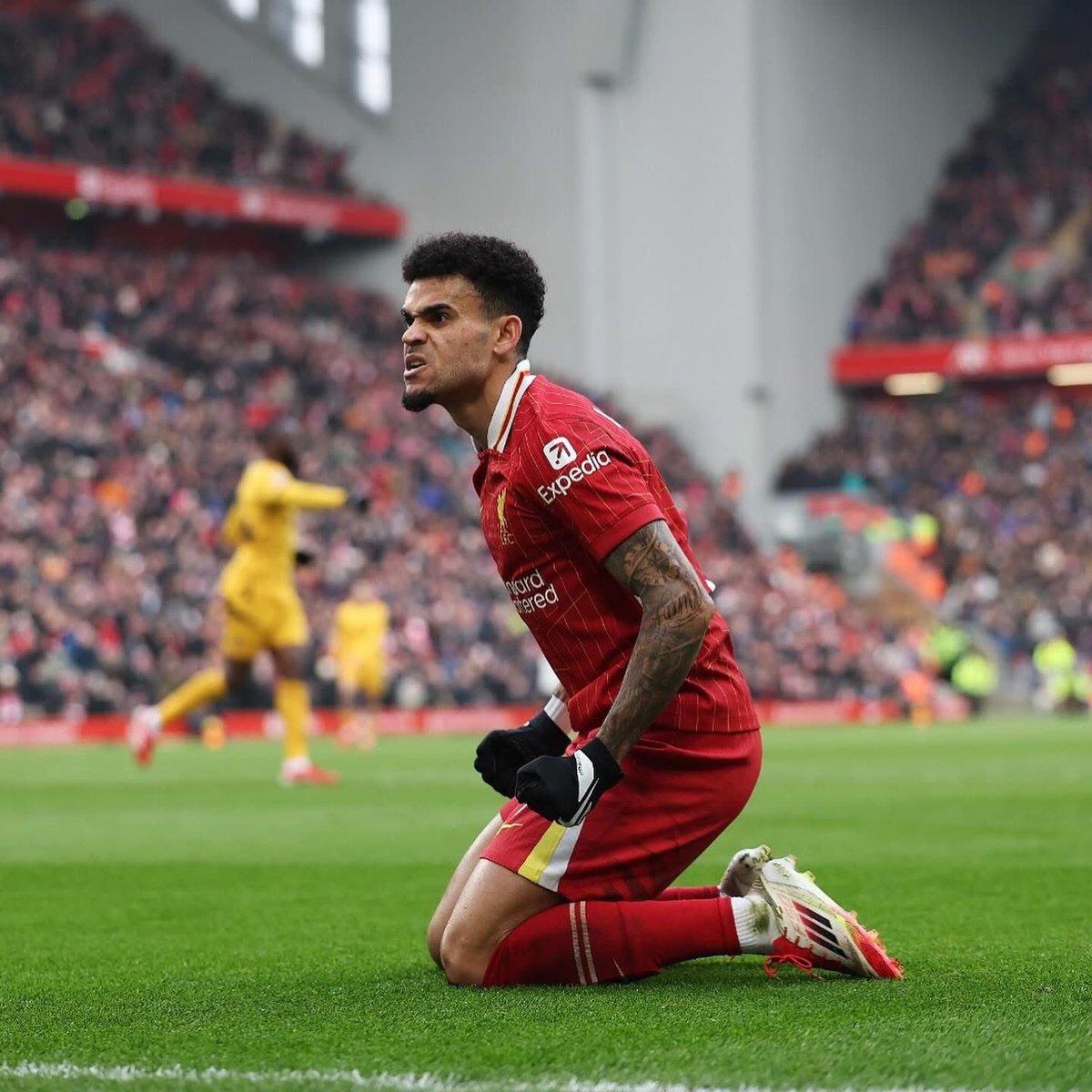 QF2025's tweet photo. Liverpool will sell Luis Diaz this summer in order to fund the signing of a striker. 

(Source: Football Insider) https://t.co/TDTSvJMuqe
