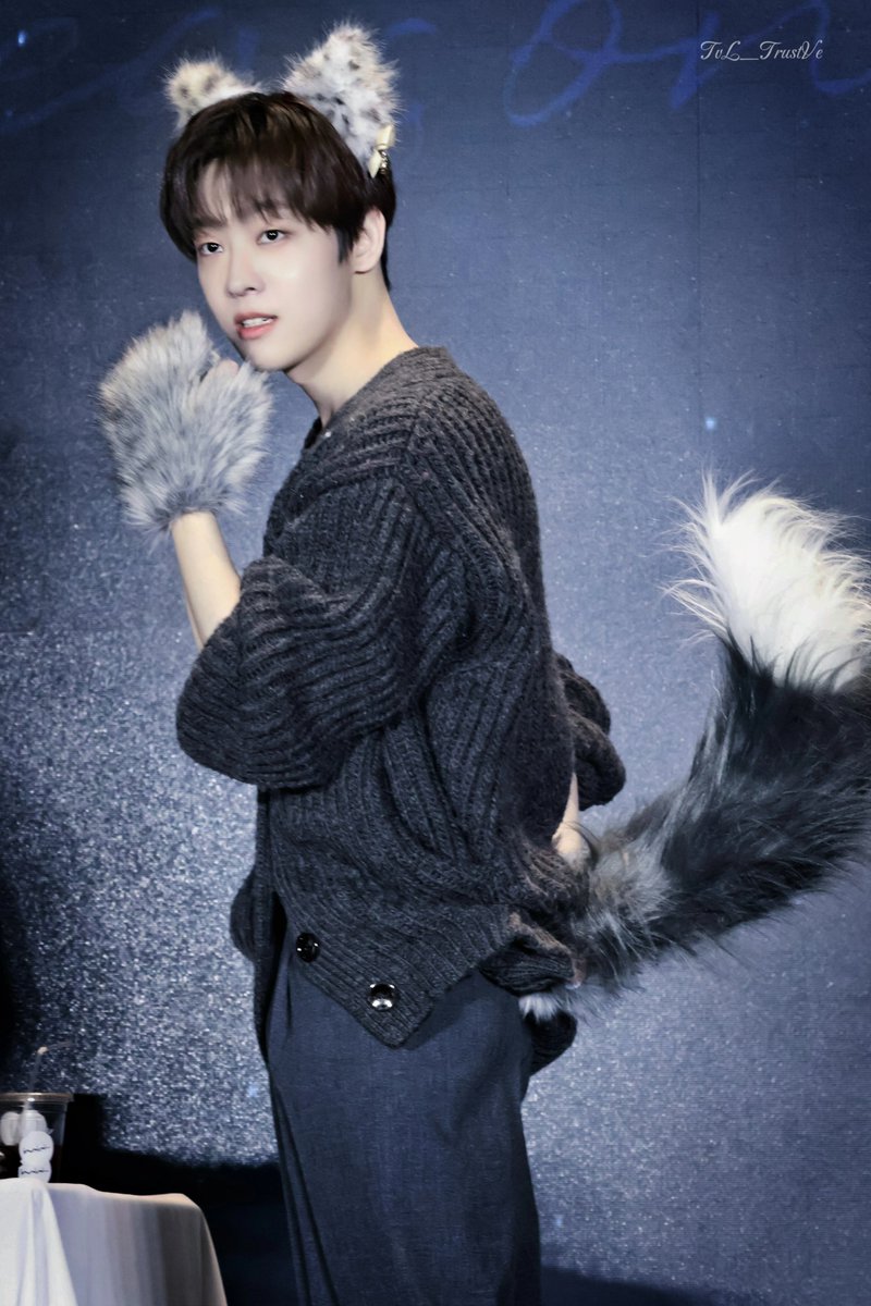 TaevinLee_TV_'s tweet photo. 250215 Nanjing Fan Signing 

"모든 고양이는 걸작이다."
- 레오나르도 다 빈치
 
#LEETAEVIN #이태빈 #李泰彬 https://t.co/JEu0OuDCUc