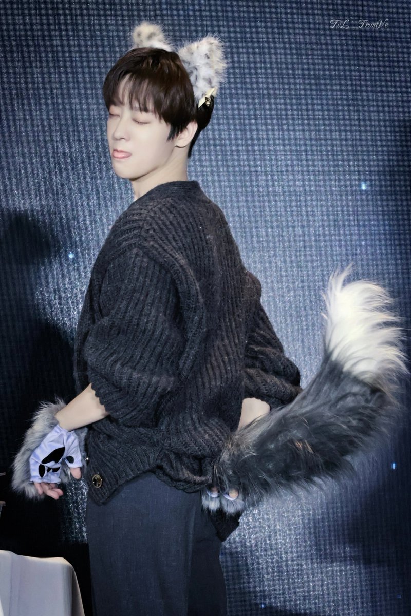 250215 Nanjing Fan Signing 

"모든 고양이는 걸작이다."
- 레오나르도 다 빈치
 
#LEETAEVIN #이태빈 #李泰彬