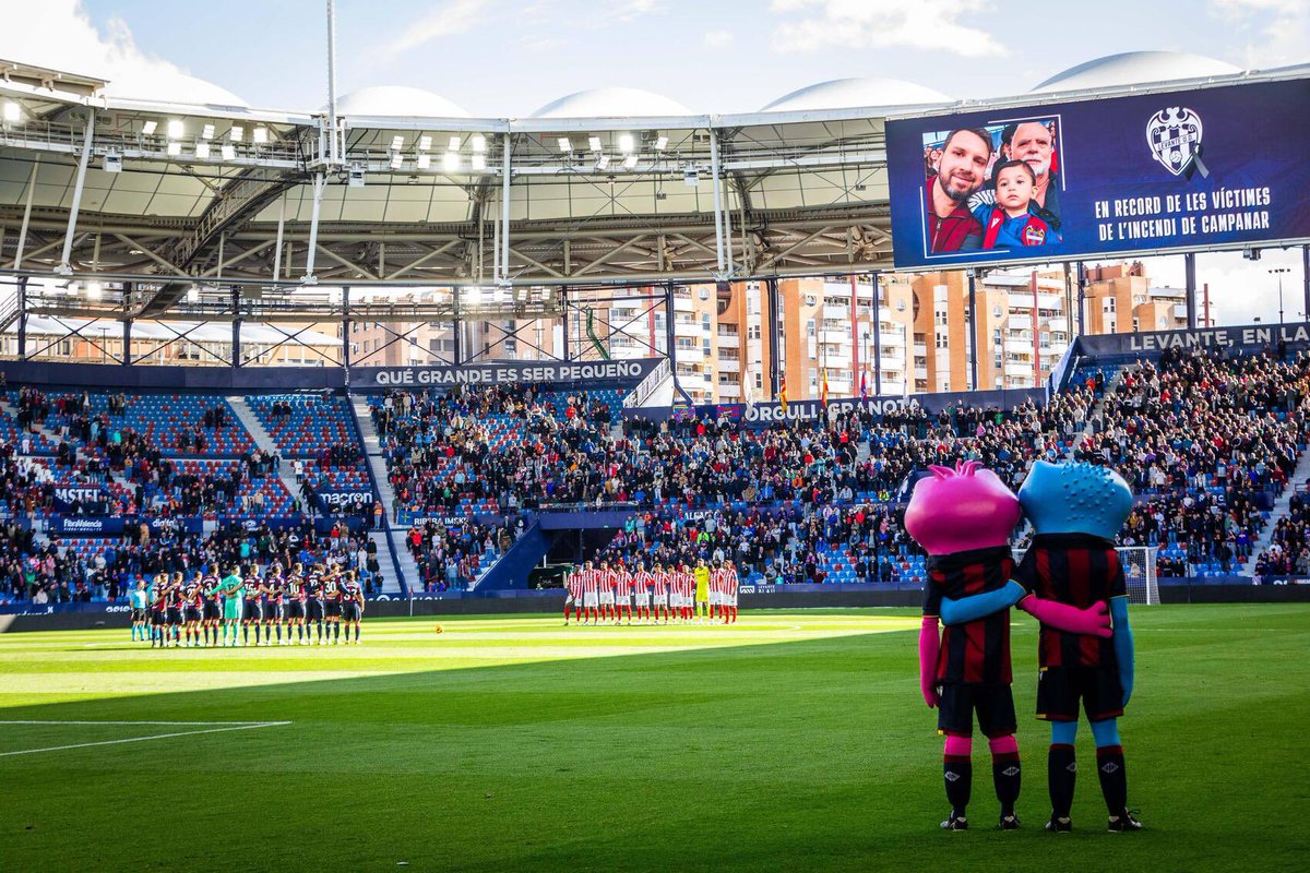 Hoy se cumple un año del incendio de Campanar, con motivo de ese primer aniversario, el Levante UD realizará mañana, en la previa del partido, un acto íntimo en recuerdo de Ramón Ferrer y su familia.

A las 16:45h, en las puertas 44 y 45 del estadio, se descubrirá una placa