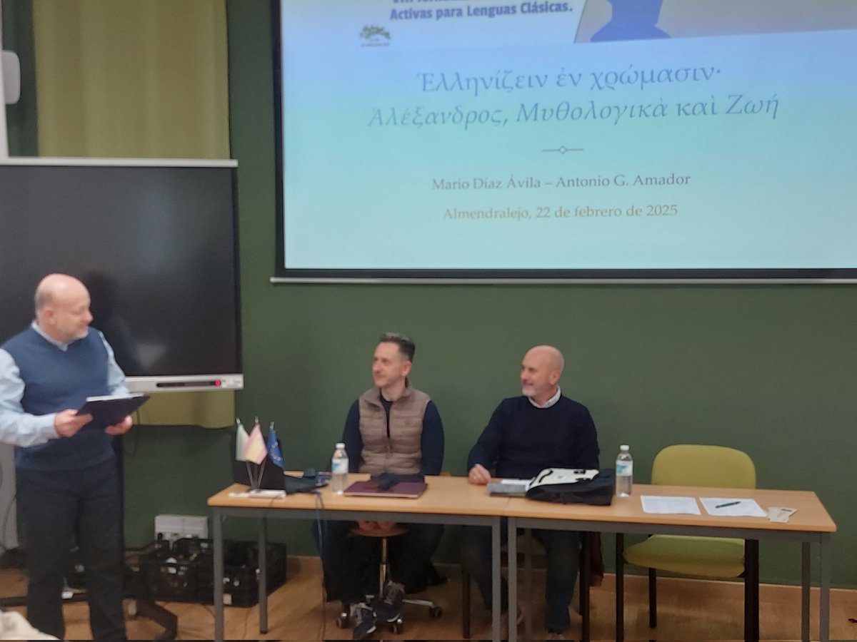 ubibene's tweet photo. En #ClásicasAlmendralejo
@LatineMagister presenta a @agamador y a @mariodiazavila, que van a ofrecer su ponencia «Ἑλληνίζειν ἐν χρώμασιν· Ἀλέξανδρος, Μυθολογικὰ καὶ Ζωή» https://t.co/J49Ks7z2Bd